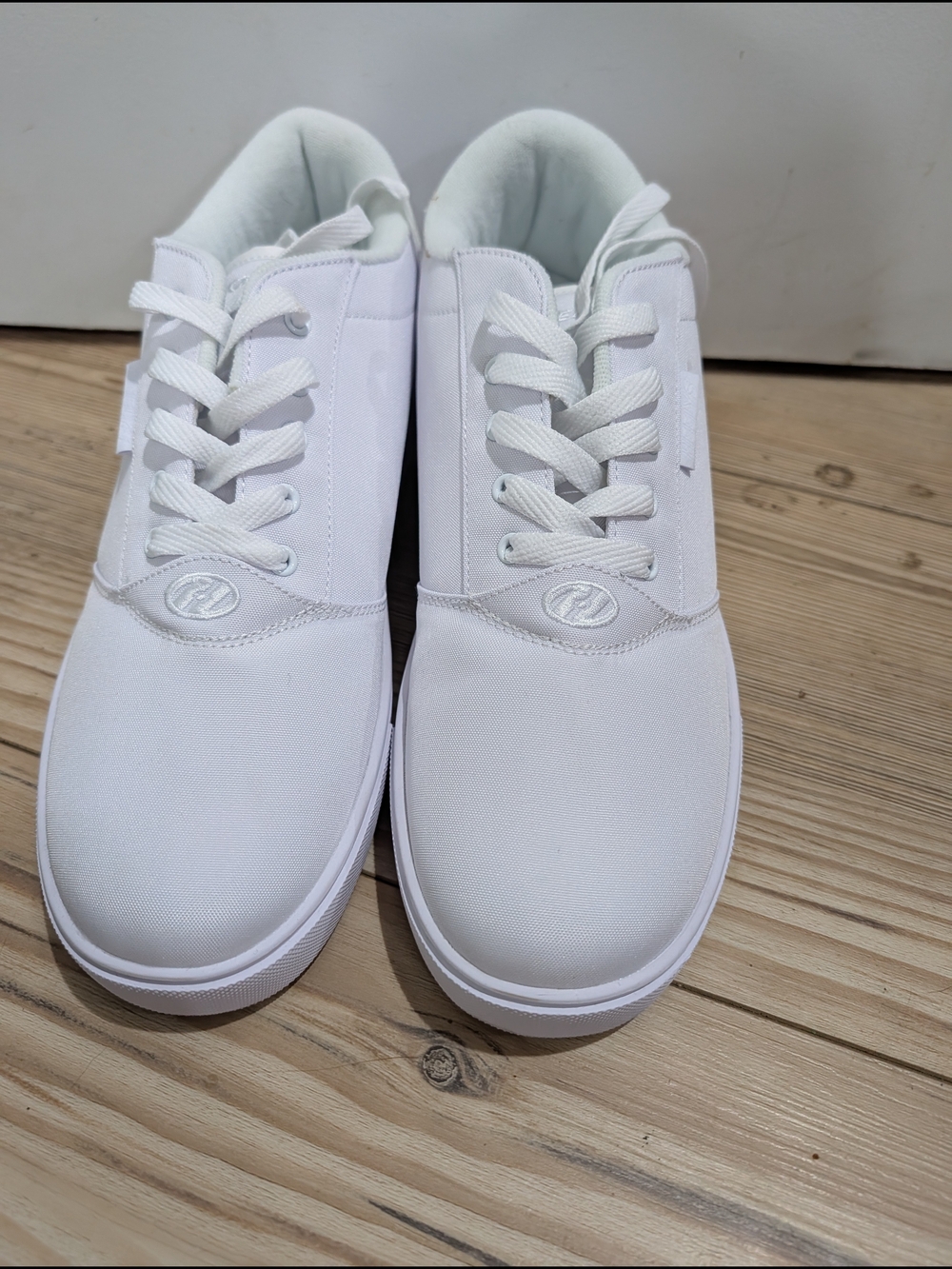 Heelys Men’s Size 12 White Skate Shoes Sneakers Hidden Wheels Like New - Picture 6 of 10